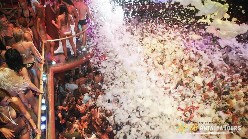 Foam boat party in Antalya