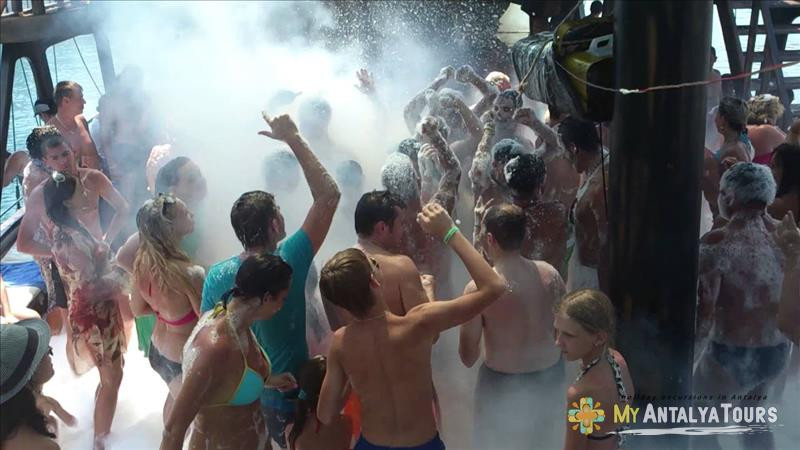 Foam boat party in Antalya